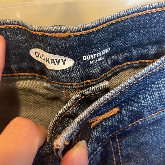 Old Navy midrise Boyfriend jeans - Picture 2 of 3